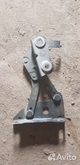 Петля капота правая Ланд Ровер Land Rover L322