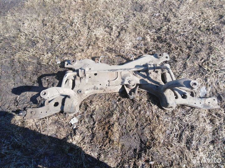 Подрамник передьний ford focus2
