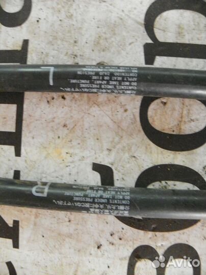 Амортизатор крышки багажника Mitsubishi Outlander