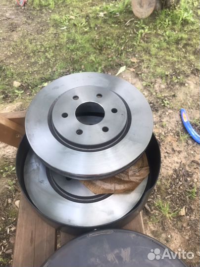 Диски и колодки на Nissan Pathfinder R16