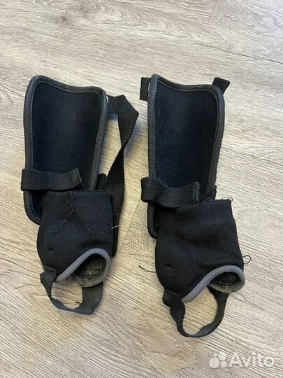 Футбольные щитки на мальчика