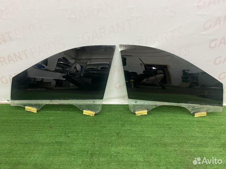 Стекло передней двери Cadillac SRX 2 09-15