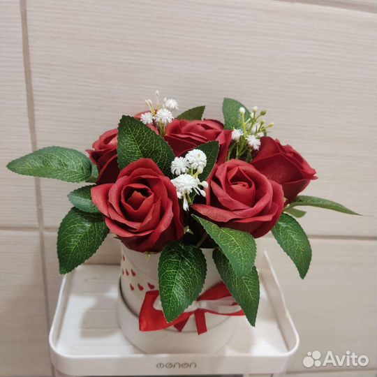 Букет из мыльных роз в шляпной коробке