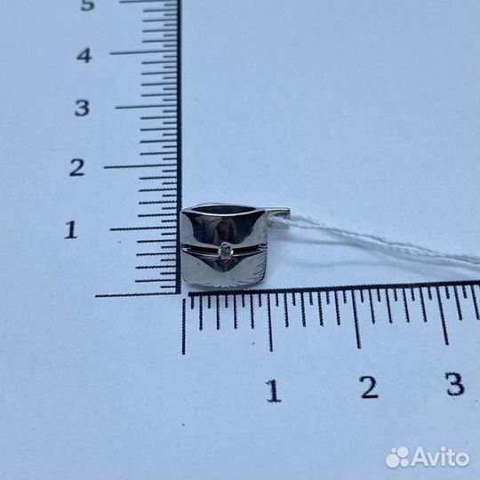 Золотые серьги с камнем