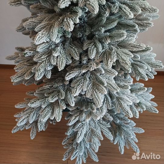 Ель искусственная заснеженная