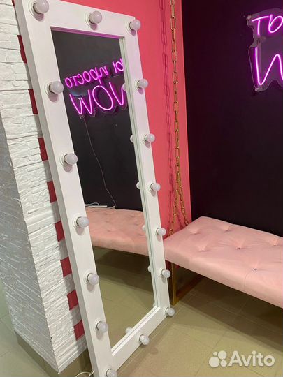 Гримерное зеркало с лампочками во весь рост