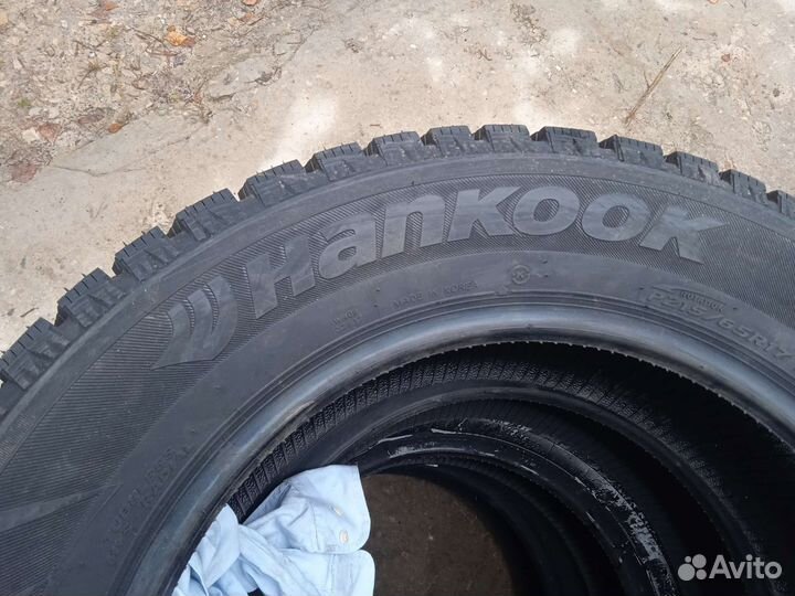 Hankook Winter I'Pike 215/65 R17
