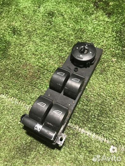 Кнопка стеклоподъемника передняя левая Ford Focus