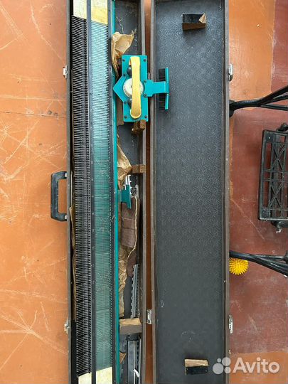 Плосковязальная ручная швейная машина