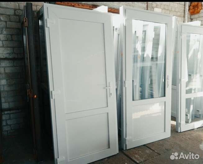 Пластиковая дверь входная новая 2040на950мм