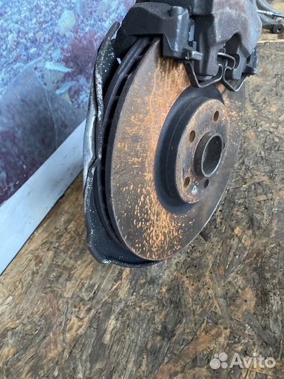 Кулак поворотный передний левый Volvo Xc90