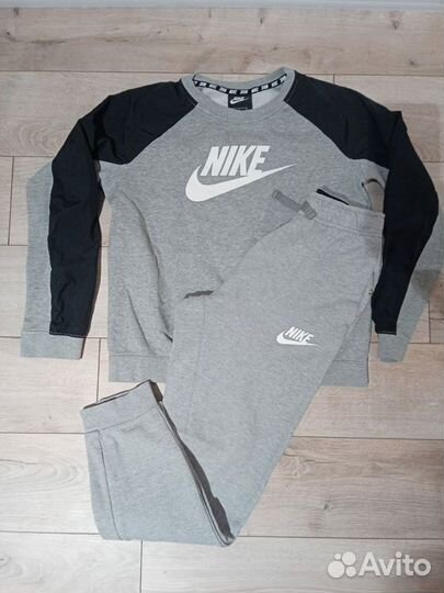 Спортивный костюм Nike 152