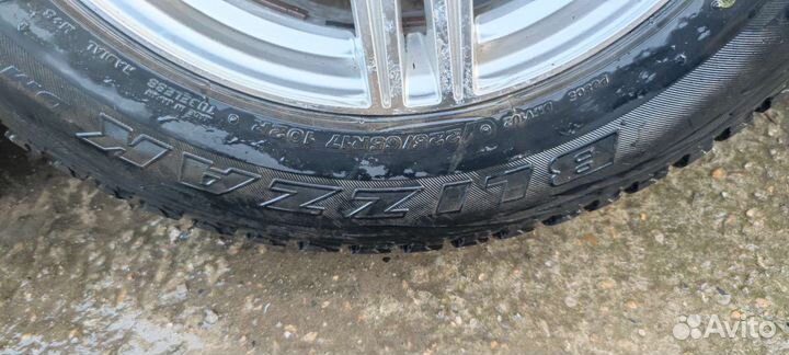 Bridgestone Blizzak DM-V1 225/65 R17