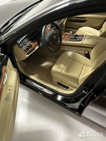 BMW (F02) 750Li 1:18 Kyosho