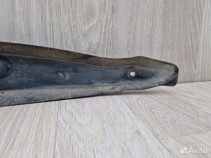 Пыльник крыла передний правый Mercedes-Benz