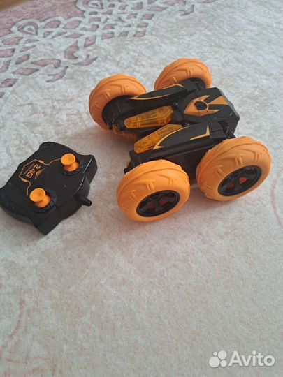 Машинка на пульте управления