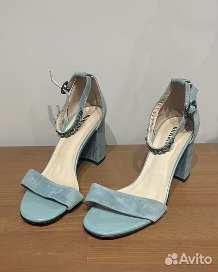 Босоножки, туфли