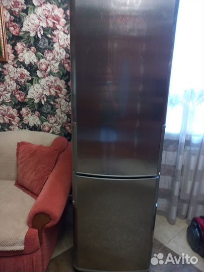 Холодильник бу Whirlpool