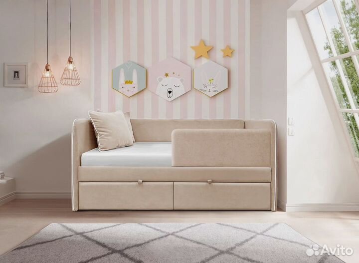 Детская кровать в мягкой обивке