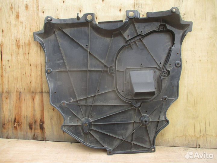 Пыльник двигателя центральный Toyota RAV4 (XA50)