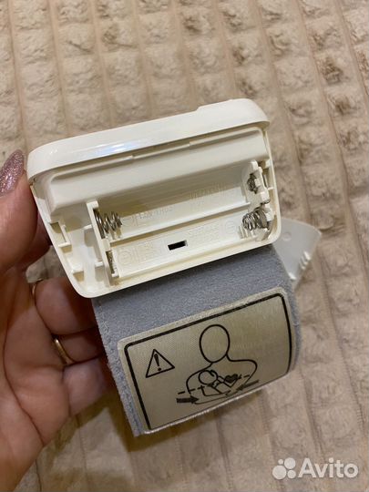 Тонометр на запястье omron