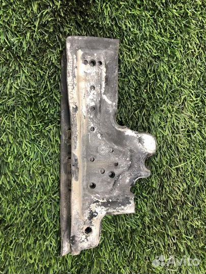 Заглушка кузова Bmw 5 F10 N52B25 2011