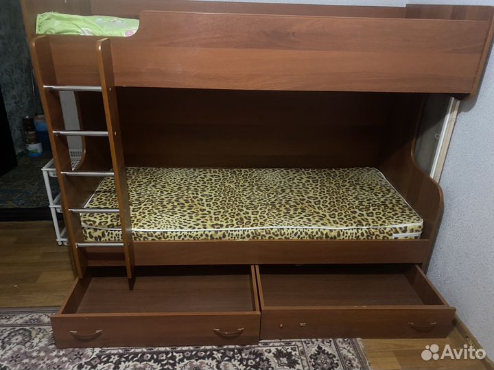 Кровать двухспальная с матрасом