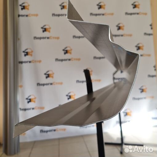 Ремонтные пороги Dodge Caravan правый