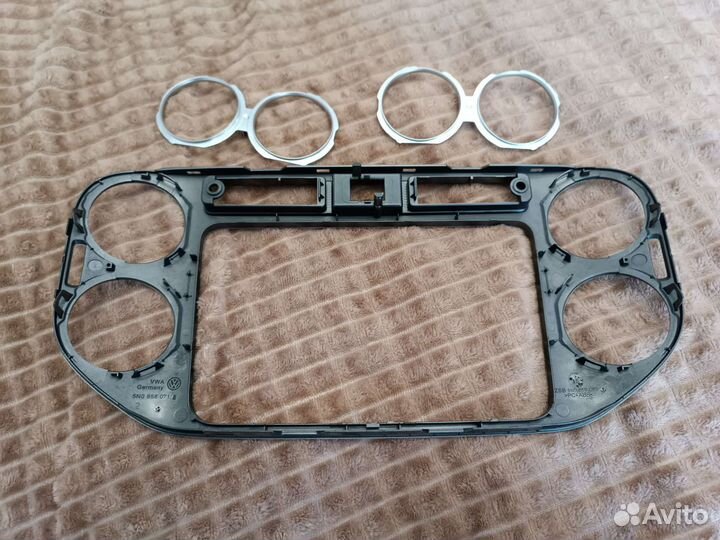 Рамка магнитоллы Tiguan 1 рестайл и подобных
