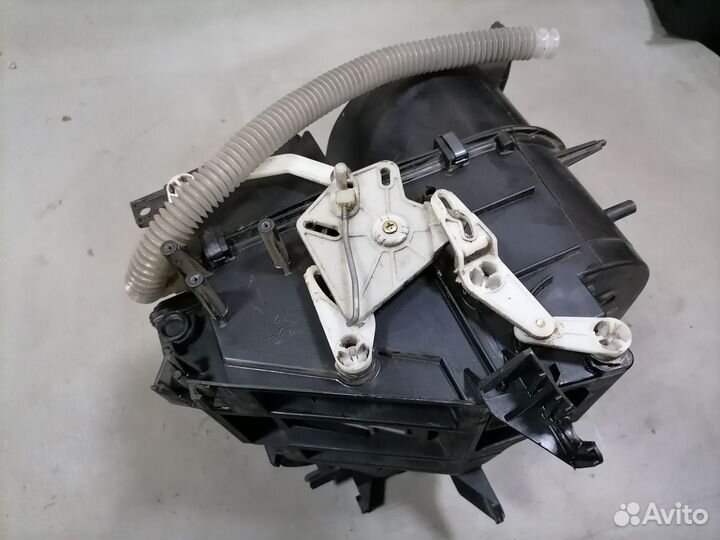 Корпус отопителя печки Mitsubishi Carisma 2000г