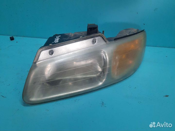 Фара левая Chrysler voyager 3