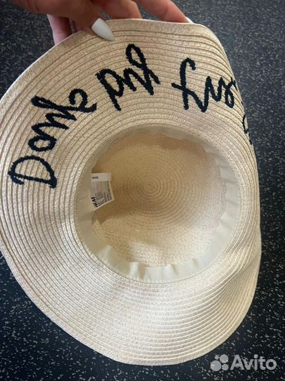 Шляпка - день возле моря