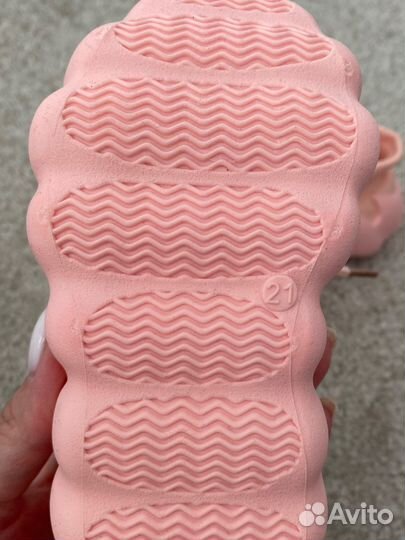 Кроссовки для девочки новые