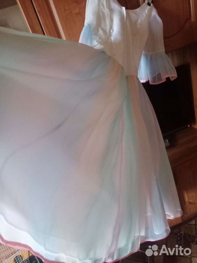 Платье праздничное