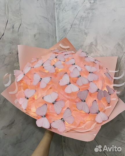 Нежный букет из бабочек