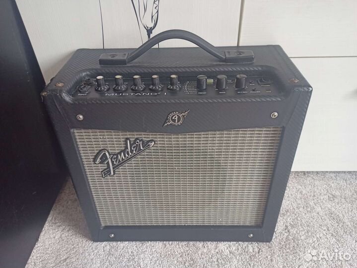 Гитарный комбоусилитель fender mustang 1