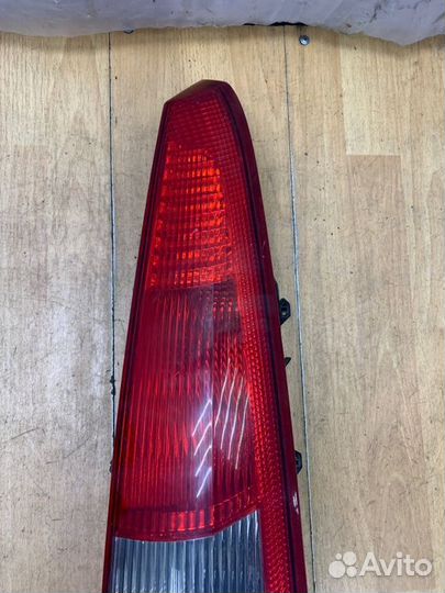 Фонарь задний правый Ford Fiesta хетчбэк 5-ти дв