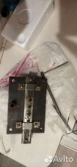 Внутренний замок на сарай, гараж