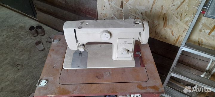 Швейная машина Чайка 132м