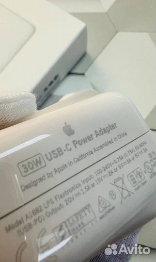 USB-C Power Adapter 30W для MacBook, iPad