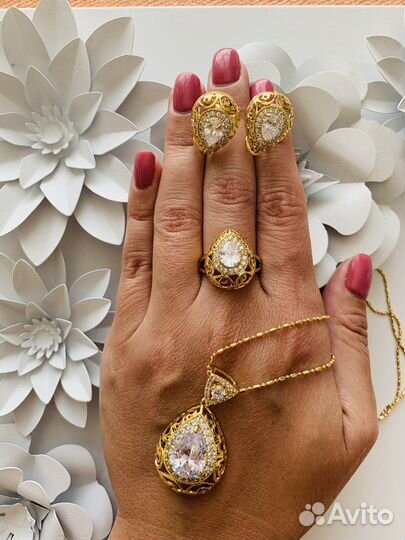 Ювелирный комплект колье, серьги, кольцо