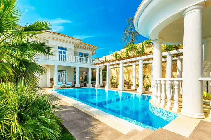 Коттедж 350 м² на участке 9 сот.