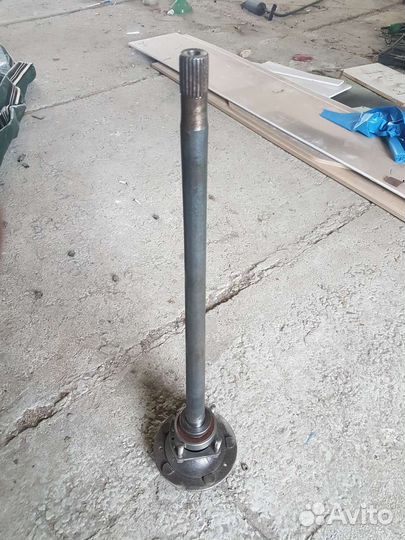 Полуось нива