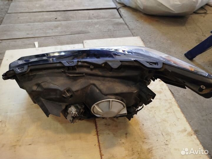 Фара передняя правая Lexus nx200