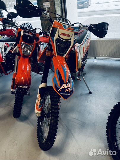 Витринный Мотоцикл Avantis A8 300 Carb(CBS300/174M