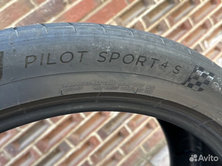 Michelin Pilot Sport 4 285/40 R22