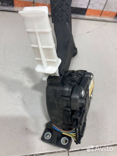 Педаль газа Volkswagen Touareg 1 7L