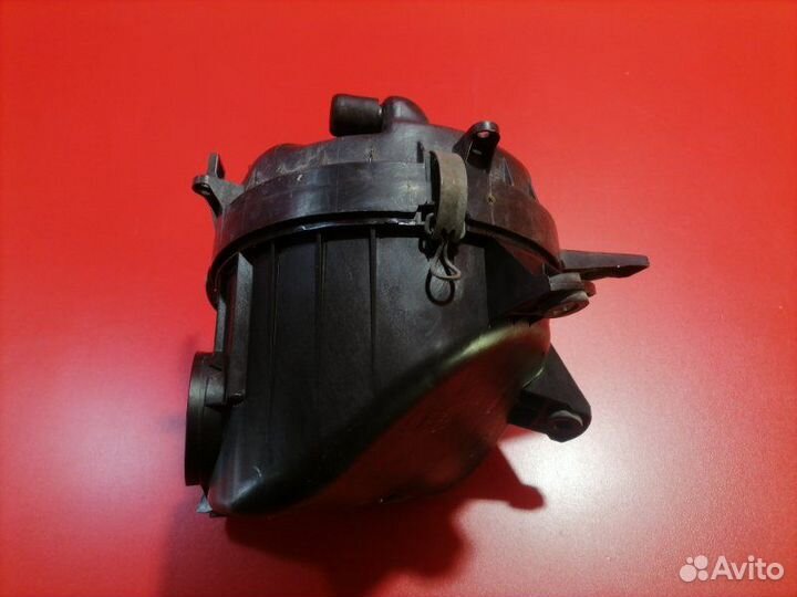 Корпус воздушного фильтра Toyota Hilux Surf