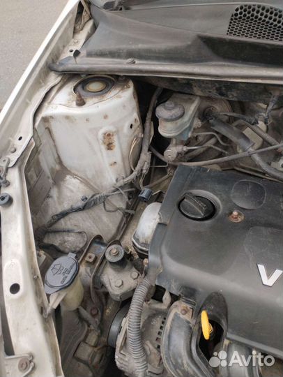 Toyota Vitz, 2000