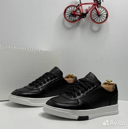 Кроссовки Boss эргономичные